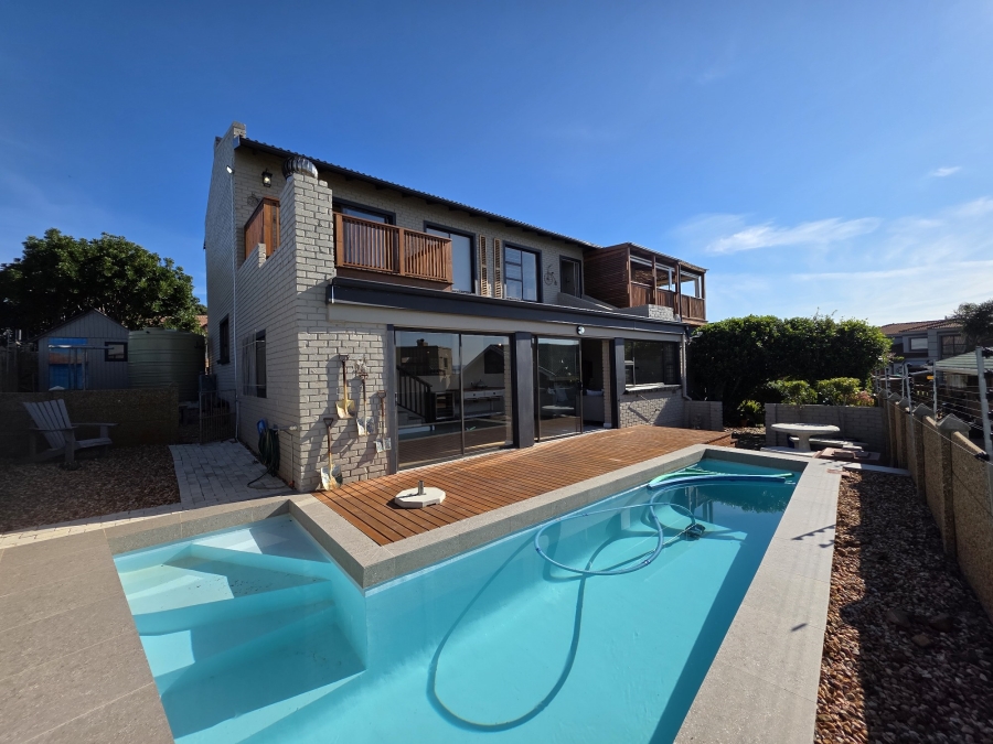 4 Bedroom Property for Sale in Wavecrest Eastern Cape